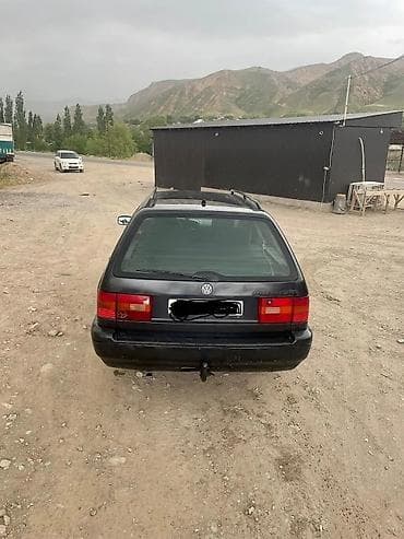 Volkswagen Passat: 1993 г., 2 л, Механика, Бензин, Универсал
