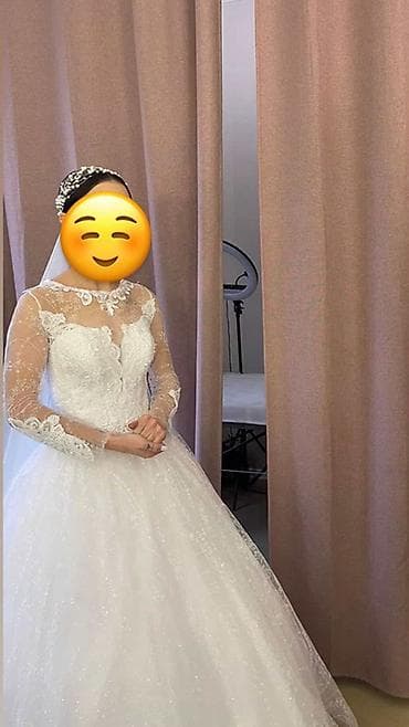 горловина: Свадебное платье с кружевным верхом и пышной юбкой - Силуэт: бальное — 2