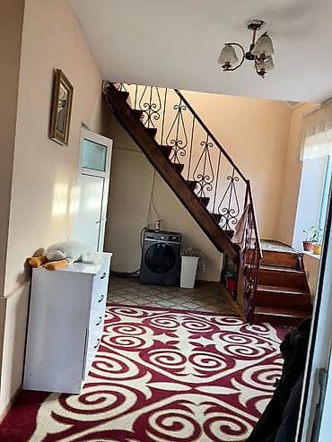 Кыймылсыз мүлк: 1 комната квартира ижарага берилет. Үй таза, жарык, бардык шарттары — 1