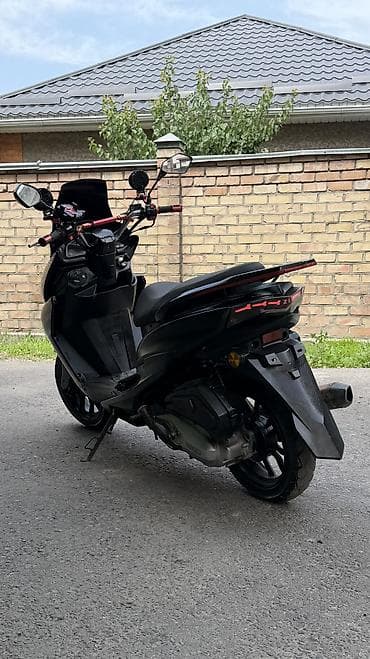 пидбайк 150 куб: Макси-скутер Yamaha, 150 куб. см, Бензин, Б/у — 4