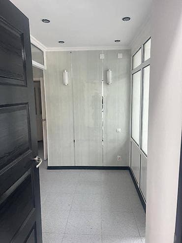 Бөлмөлөр: Ижарага берем Кеңселерди ижаралоо, 90 м², Турак комплексинде, 1-катар, Өзүнчө ашканасы менен, Өзүнчө кире бериши менен — 2