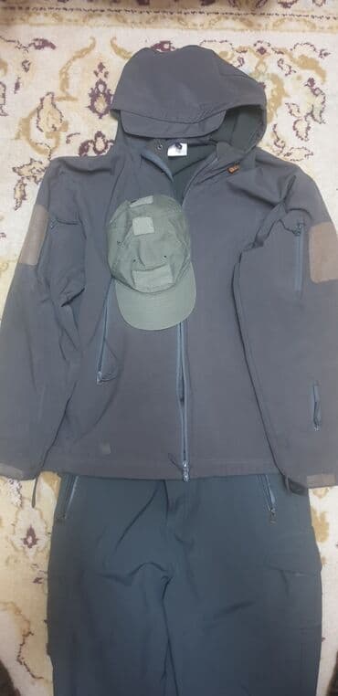 военные пилотки: Тактический костюм. Куртка, брюки, кепка. Цвет; Хаки. Состояние — 2