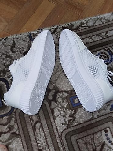 nike react: Лёгкие белые кроссовки - Размер: 45 / 46 маломерки. маркировка — 4