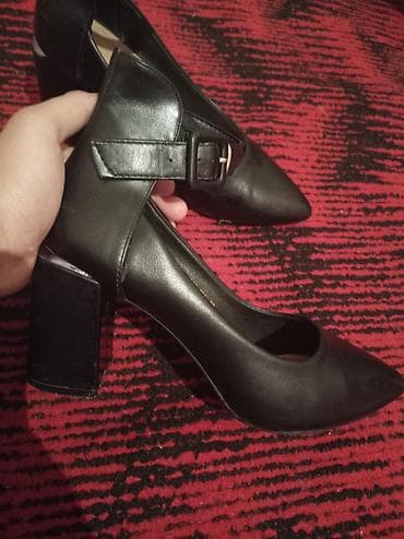 женский ботас: Продаются классические женские туфли с ремешком. 39 размер. 800 сом — 2