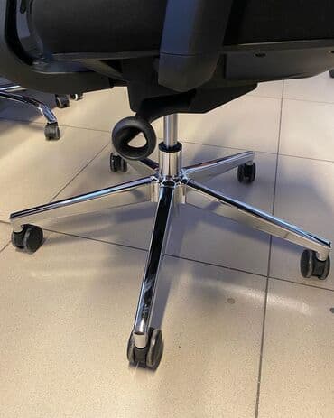 кресло для офис: Руководительское кресло Butterfly с тканевым сиденьем. Самое — 9