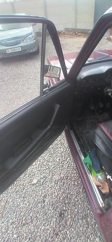 adr 1 8: Легковой автомобиль седан (классика, 4 двери), бордовый цвет — 1