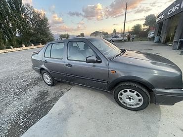 Унаа сатуу: Volkswagen Vento: 1992 г., 2 л, Кол менен иштөөчү, Бензин, Седан — 2