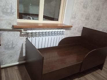 Кровати: Односпальная кровать, Б/у, С матрасом, длина - 150 см — 3