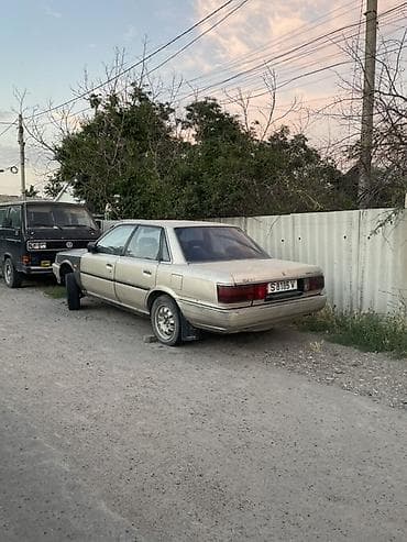Транспорт: Toyota Camry: 1989 г., Бензин, Седан — 4