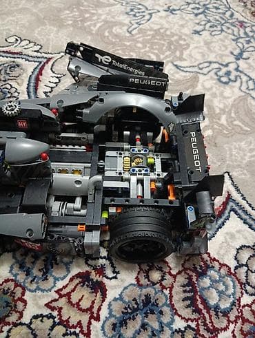 обо балон: LEGO Technic Peugeot 9X8 24H Le Mans Hybrid Hypercar - Собранный — 3