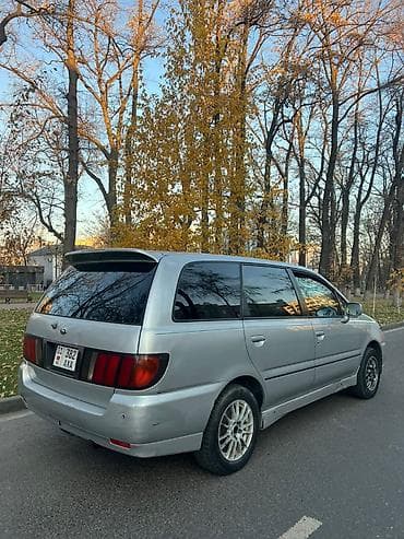 матор форт фокус: Nissan BSSARA (правый руль), серебристый минивэн/универсал. 6 местный — 4