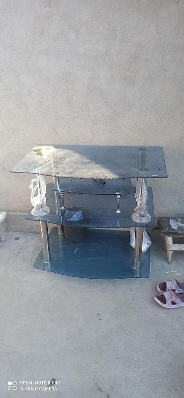 small table: Стеклянная тумба/стол для телевизора и аппаратуры. - Конструкция — 1