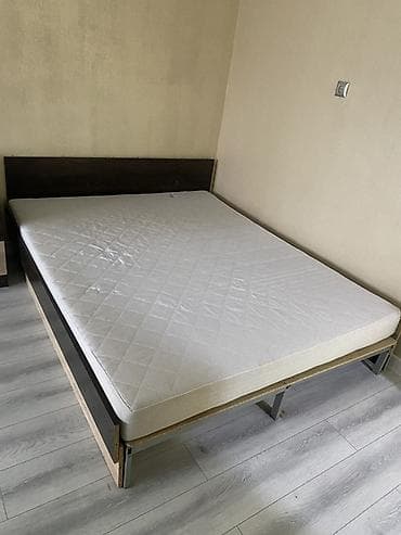 двухспальный бу: Двуспальная кровать, С матрасом, длина - 200 см — 1