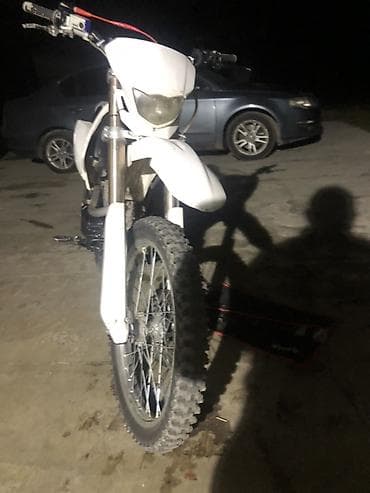 Питбайк/эндуро мотоцикл, белый пластик, предназначен для бездорожья