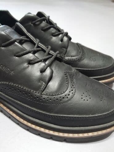 на железных номерах: Мужские туфли, 40, Новый, цвет - Черный, Самовывоз — 2
