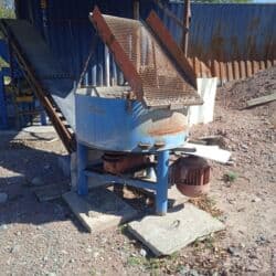 стол трансформер 2 в 1: Пескоблок чыгарган полуавтомат станок сатылат. Станок жаны, комплекте — 3