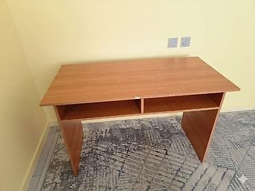 Столдор: Компьютердик үстөлү, Колдонулган, Текчелери бар — 1