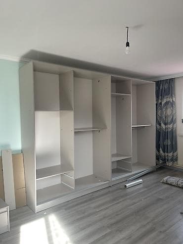 Спальные гарнитуры: Спальный гарнитур в современном стиле, цвет светло‑серый (нейтральный — 1