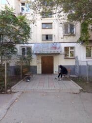 сдаю квартиру 4 микрорайон: 1 комната, 33 м², 104 серия, 3 этаж, Старый ремонт — 9