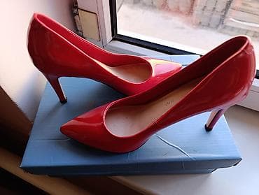 Лодочки Lady Boutique, ярко‑красные, лаковые. Есть такие же черные