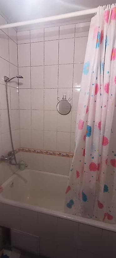 flat osh: Сдаётся комната в квартире. 8мкр - Просторная светлая комната с окном — 3