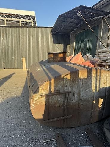 Цистерна 6-7 куб ( в хорошем состоянии) Длина - 3,1 м Ширина - 2,2 м