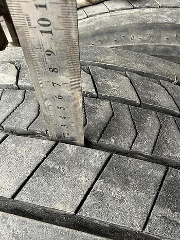 Дөңгөлөктөр монтажда: Комплект грузовых шин (2 шт.) - Размер: ориентировочно 295/60 R22.5 — 5