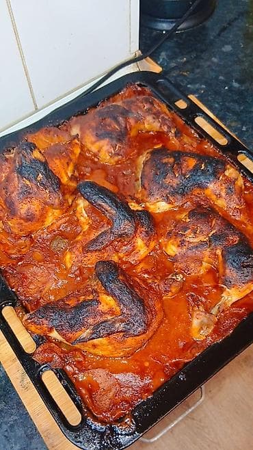 куры: Запечённые куриные четверти в густом томатно-овощном соусе. - Куриные — 1