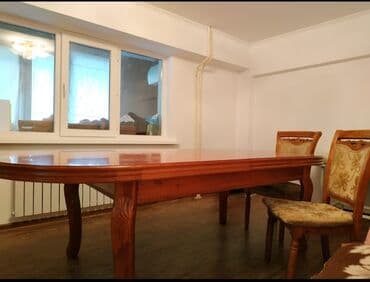 Добротный деревянный стол с 9 стульями, качество отличное