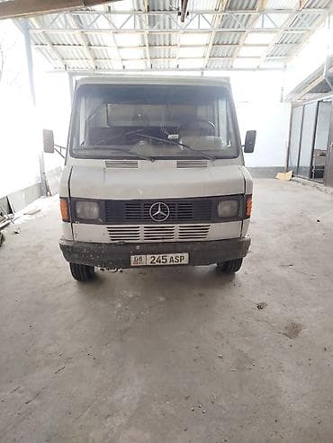 Грузовик, Mercedes-Benz, Стандарт, 3 т, Б/у at lalafo.kg Грузовик, Mercedes-Benz, Стандарт, 3 т, Б/у