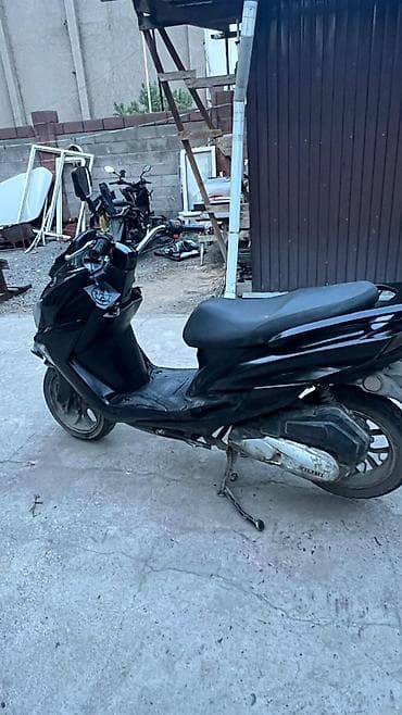скутер макси: Макси-скутер 150 куб. см, Бензин, Б/у — 2