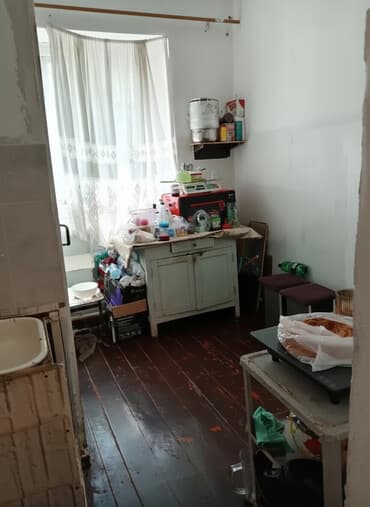 срочно продаю нужны деньги: 2 комнаты, 4 м², 105 серия, 2 этаж, Косметический ремонт — 1