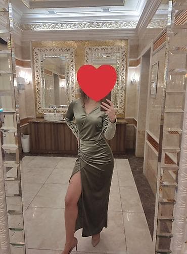 lost cherry: Платье миди из мягкого бархатистого трикотажа цвета оливкового. - — 1