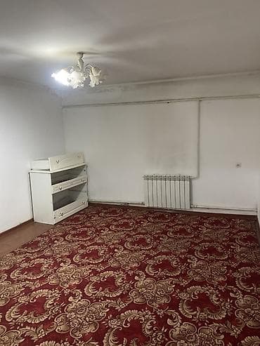 Недвижимость: Однокомнатное помещение в частном доме Описание: - Просторная комната — 2