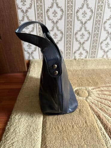 сумка органайзер для документов: Сумка новая,цвет темно-синий,одно деление, на замочке — 2