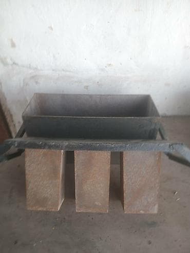 жыгач ящик: Металлическая форма для изготовления кирпичей/блоков на 3 ячейки. - — 3