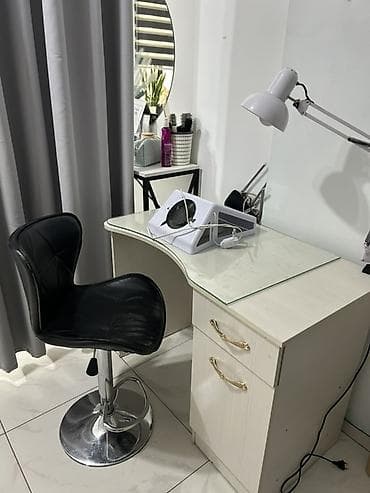 косметика стол: Маникюрный стол и стулья продаются 
В отличном состоянии — 2