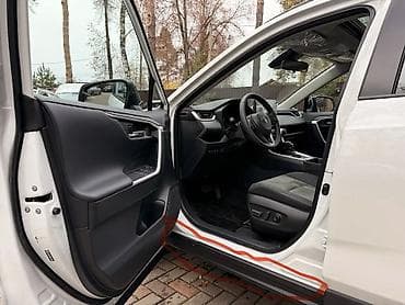 Транспорт: Босоголордун ички коймолору Toyota, 2020 г., Колдонулган, Оригинал — 4