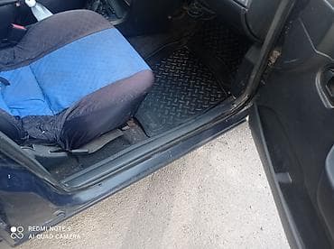 ford focus 2002: Седан темно-синего цвета на киргизских номерах (KG, номер 399 ATY) — 5