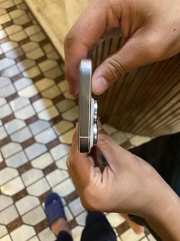 айфон их: IPhone 16 Pro, Белый — 6