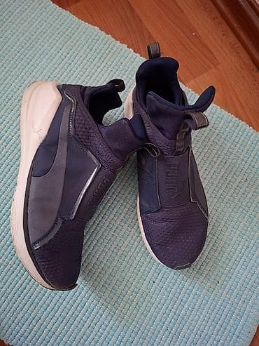 кроссовки с колесиками: Кроссовки Puma без шнурков (slip-on), темно‑синие с белой подошвой. - — 1