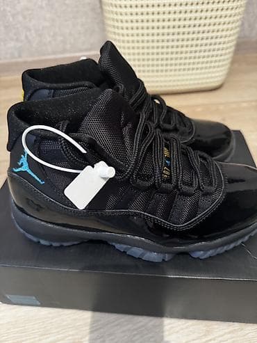 Кроссовки баскетбольные Air Jordan 11 (цвет: чёрный/голубой) -