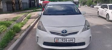семейный авто: Toyota Prius V: 2012 г., Гибрид, Универсал — 1