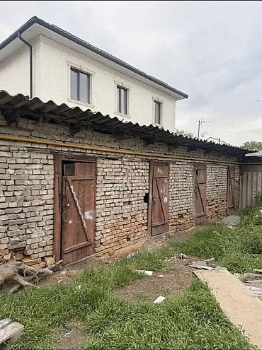 ошский рынак: 🏡 Продаётся просторный дом 📍 Район Ош базар Срочная продажа! • 🛏 — 2