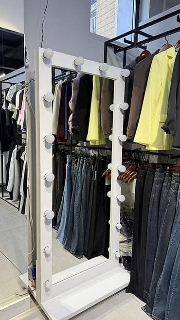 Высота - 180см Ширина - 80см - Подходит для шоурума, салона красоты