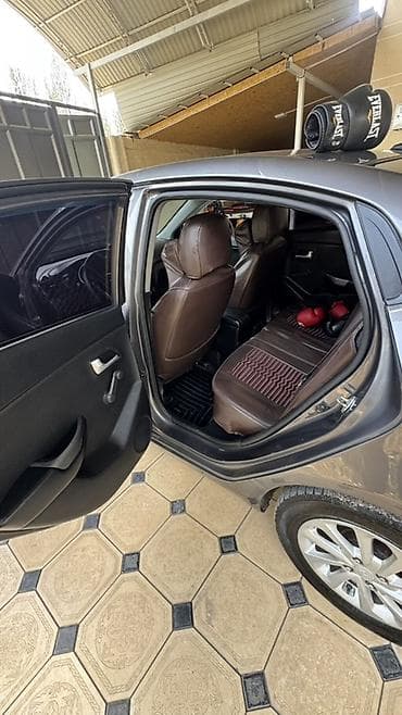 Продажа авто: Kia Rio: 2015 г., 1.4 л, Механика, Бензин, Седан — 4