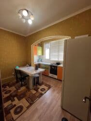 мкр улан 2 продаю квартиру: 1 комната, 45 м², 106 серия улучшенная, 5 этаж, Евроремонт — 4