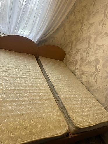 Эмерек: Двухместный учебный уголок + две односпальные кровати Комплект мебели — 3