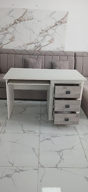 Компьютерный стол, Б/у, С полками at lalafo.kg Компьютерный стол, Б/у, С полками