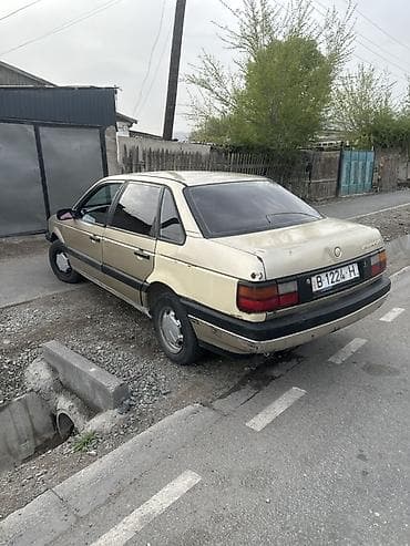 Volkswagen: Volkswagen Passat: 1989 г., 2 л, Механика, Бензин, Седан — 1